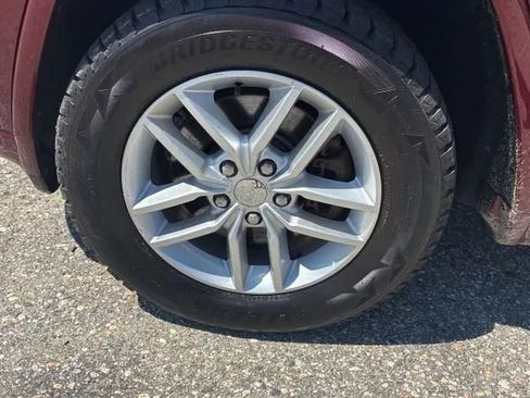 Used 2018 Jeep Grand Cherokee Overland AWD/4WD image 19