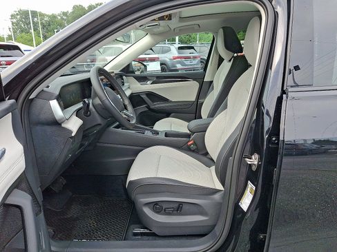 New 2025 Volkswagen Tiguan SE image 6