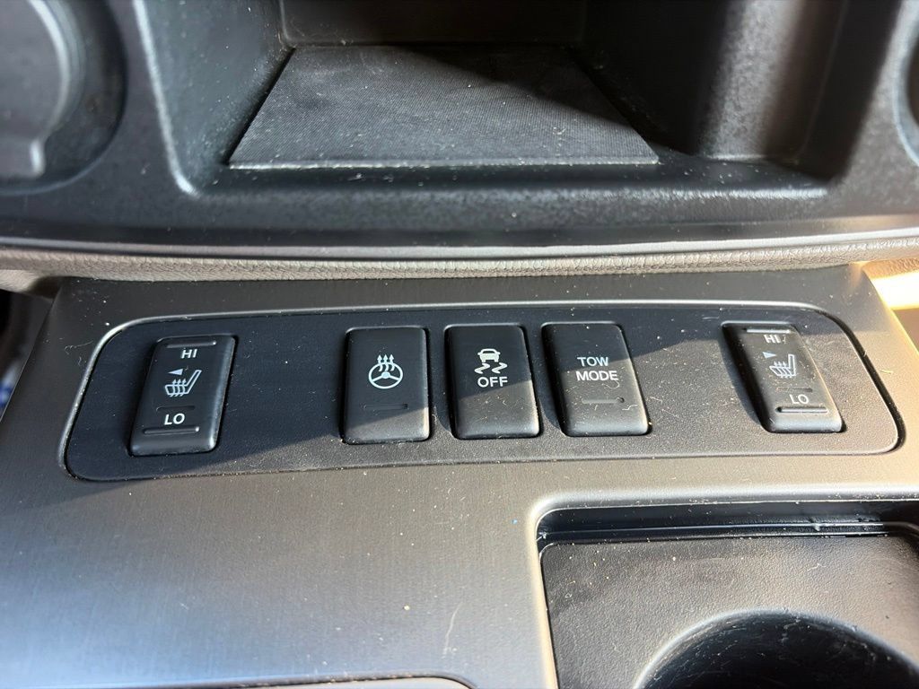 Used 2015 Nissan Armada Platinum AWD/4WD image 16