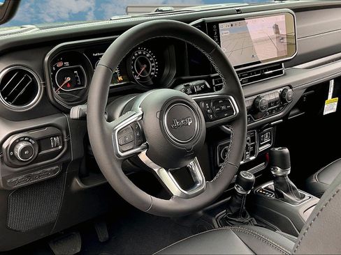New 2026 Jeep Wrangler Unlimited Sahara AWD/4WD image 6