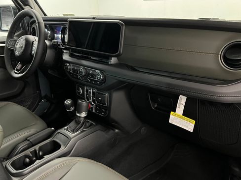 New 2025 Jeep Gladiator Mojave AWD/4WD image 23