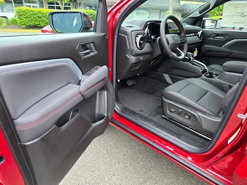 Used 2026 Chevrolet Colorado Z71 w/ Technology Package AWD/4WD image 22
