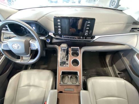 Used 2021 Toyota Sienna XLE FWD image 23