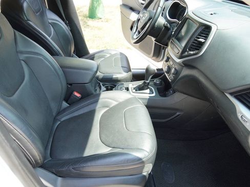 Used 2018 Jeep Cherokee Overland AWD/4WD image 15