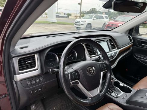 Used 2018 Toyota Highlander Limited Platinum AWD/4WD image 10