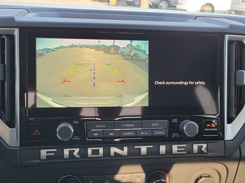 Used 2025 Nissan Frontier SV RWD image 17