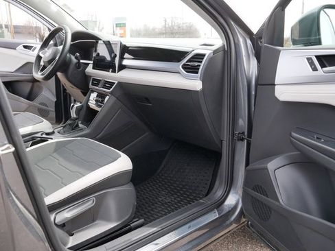 Used 2025 Volkswagen Taos SE AWD/4WD image 20