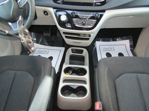 Used 2023 Chrysler Voyager LX FWD image 19