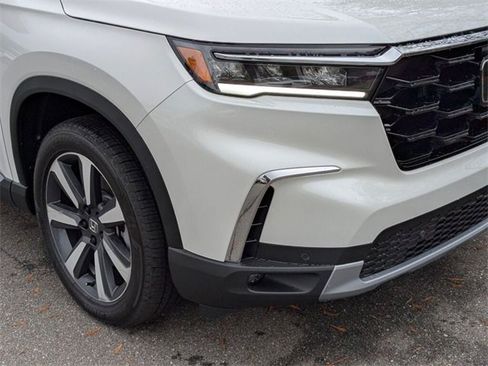 New 2025 Honda Pilot Touring image 2