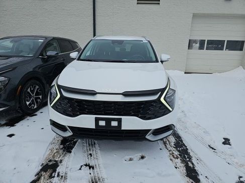 Used 2023 Kia Sportage EX image 2