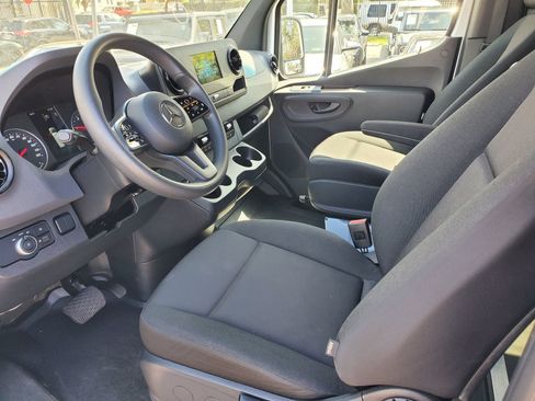 Used 2024 Mercedes-Benz Sprinter 2500 image 16