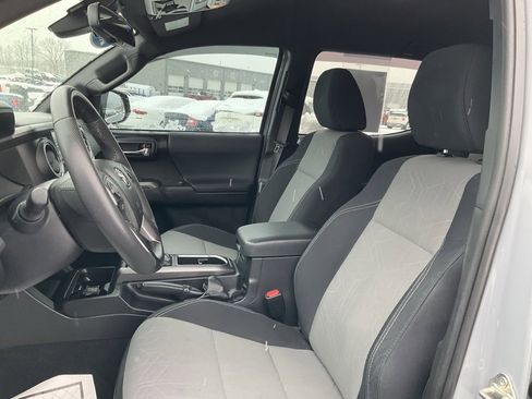 Used 2020 Toyota Tacoma TRD Off-Road image 15