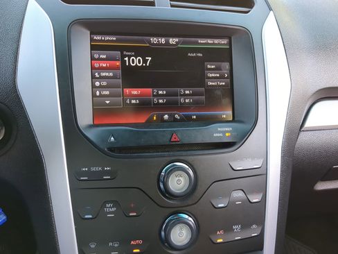 Used 2013 Ford Explorer XLT image 23