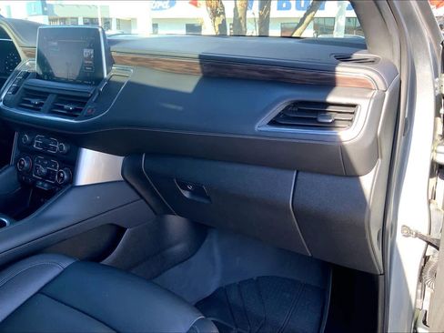 Used 2023 Chevrolet Suburban LT w/ Luxury Package image 19