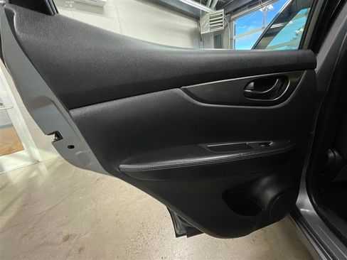 Used 2019 Nissan Rogue Sport S image 15