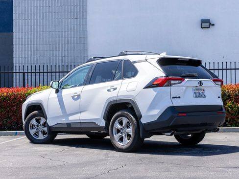 Used 2025 Toyota RAV4 XLE FWD image 4