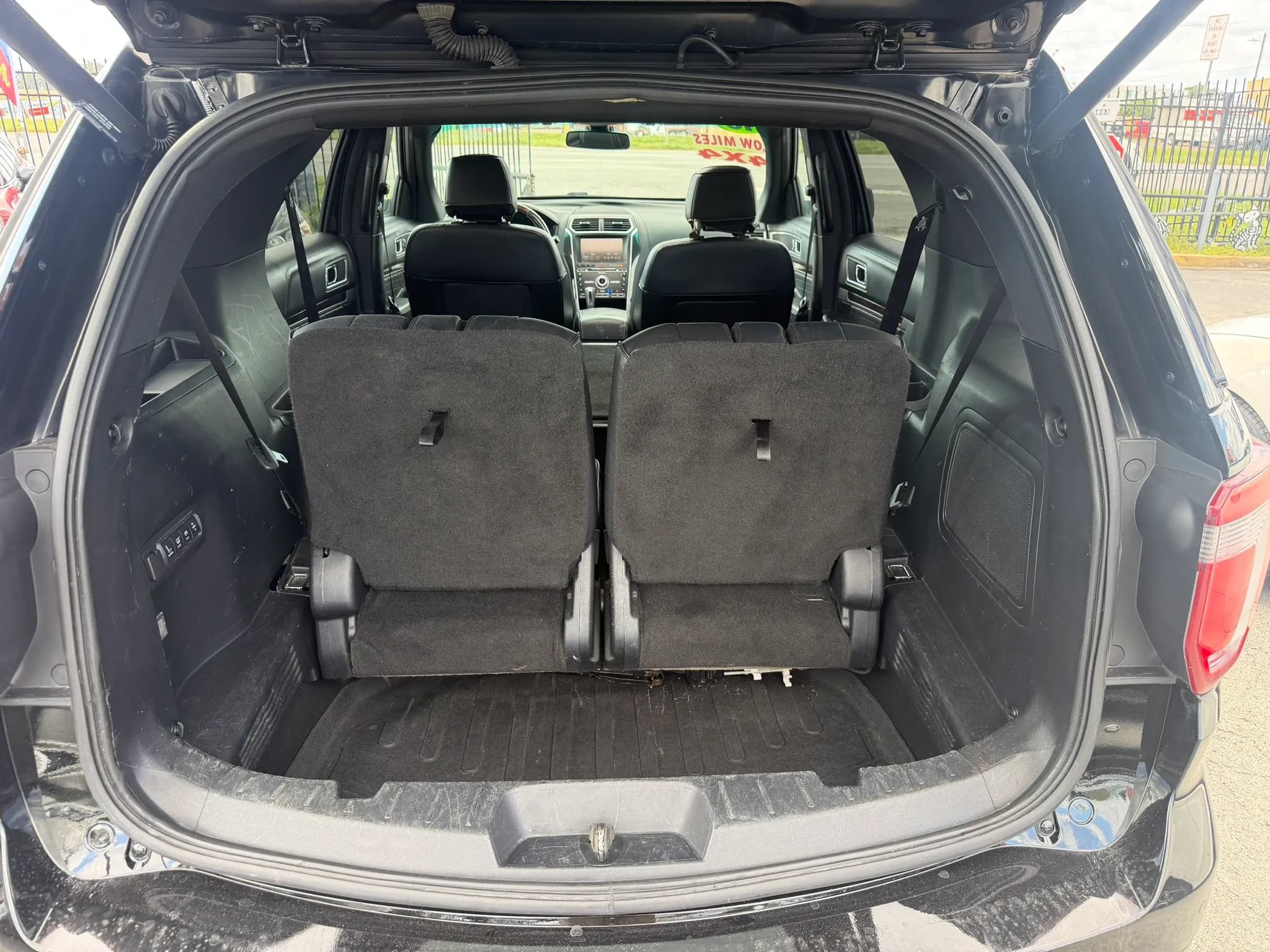 Used 2016 Ford Explorer Platinum AWD/4WD image 18