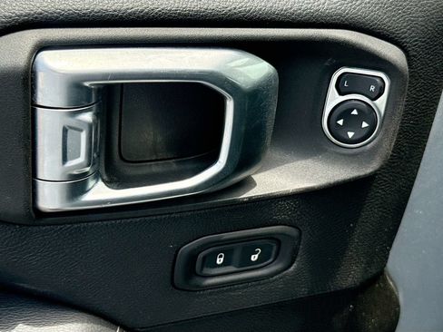 Certified 2022 Jeep Wrangler Unlimited Sahara w/ Cold Weather Group AWD/4WD image 19