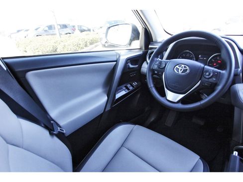 Used 2018 Toyota RAV4 Limited image 8