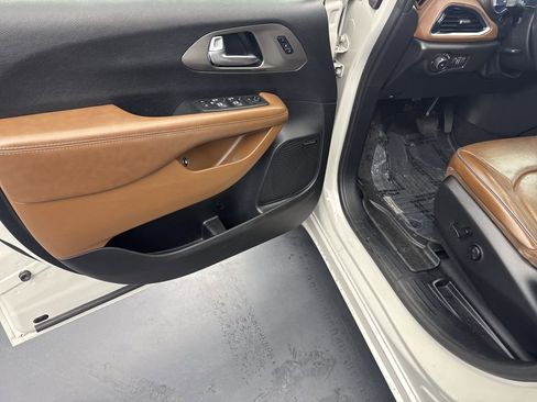 Used 2020 Chrysler Pacifica Limited w/ Advanced Safetytec Group image 32