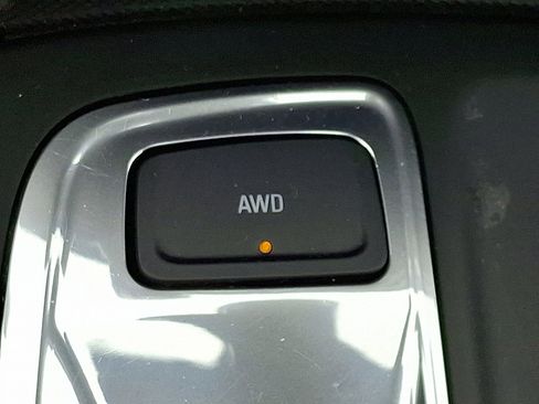 Used 2021 Chevrolet Equinox LS image 25