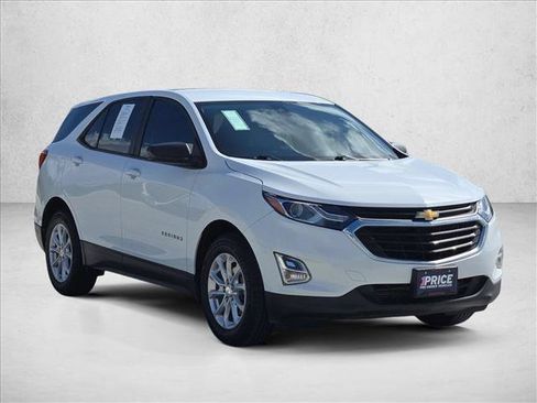 Used 2020 Chevrolet Equinox LS w/ LS Convenience Package FWD image 3