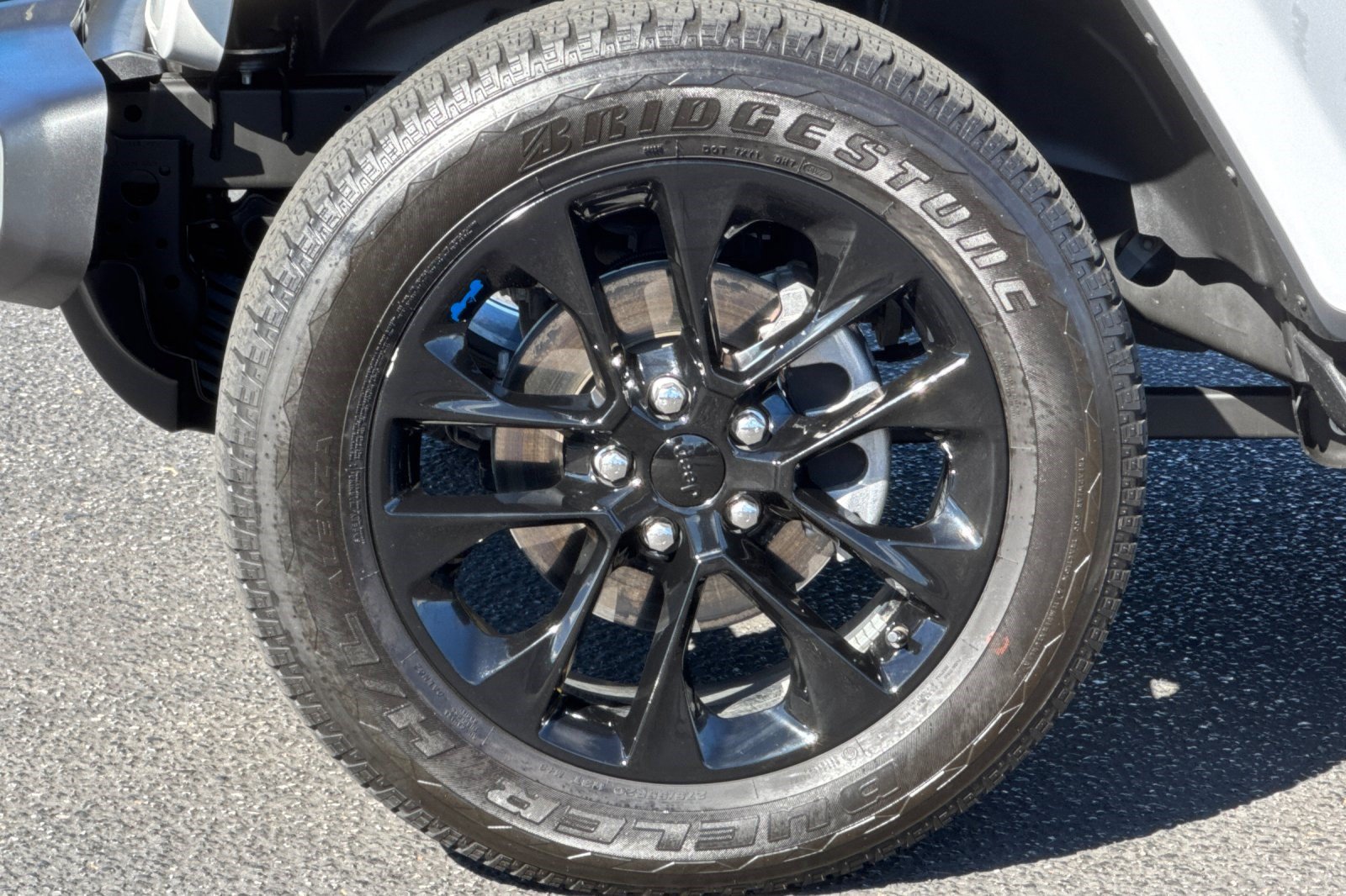 Used 2023 Jeep Wrangler Unlimited Sahara AWD/4WD image 13