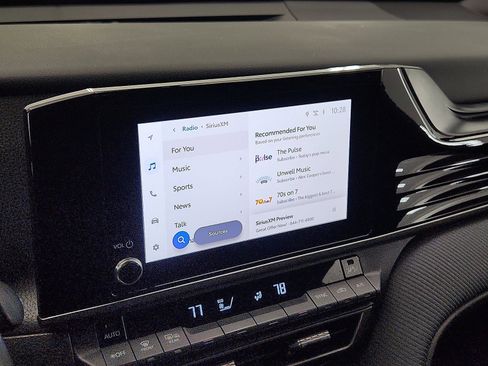 Used 2025 Toyota Camry SE w/ Convenience Package image 14