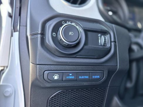 Used 2025 Jeep Wrangler Unlimited Sahara w/ Safety Group image 32