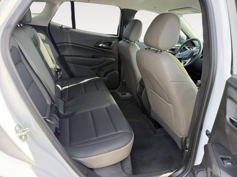 Used 2025 Chevrolet Trax ACTIV image 18