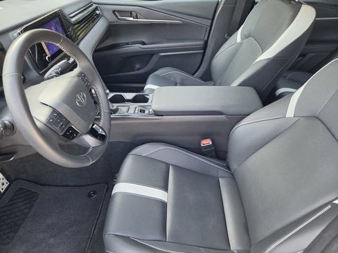 Used 2025 Toyota Camry SE w/ Convenience Package FWD image 12
