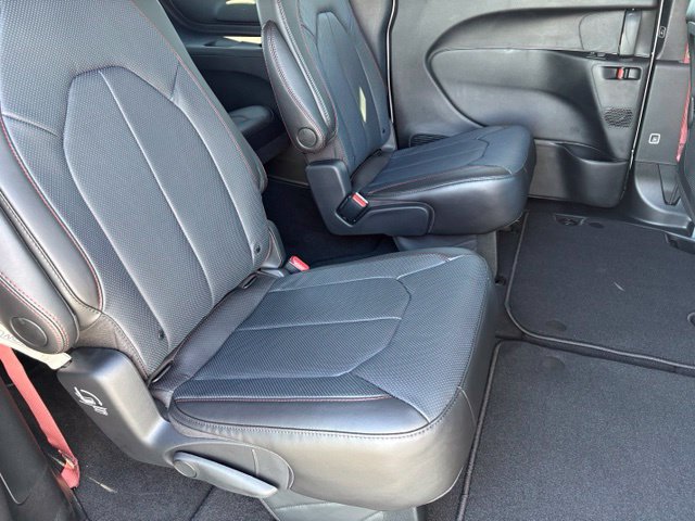 New 2027 Chrysler Pacifica Select FWD image 17