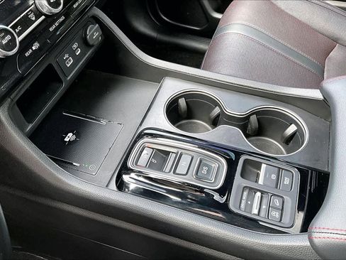 Used 2025 Honda Pilot Black Edition image 17