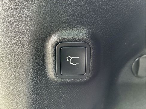 Used 2021 Jeep Cherokee Limited image 13