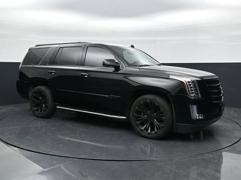 Used 2015 Cadillac Escalade Luxury AWD/4WD image 3