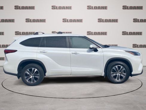 Used 2023 Toyota Highlander XLE AWD/4WD image 6