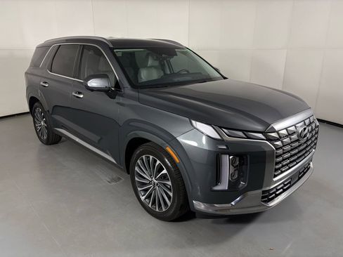 Used 2025 Hyundai Palisade Calligraphy image 2