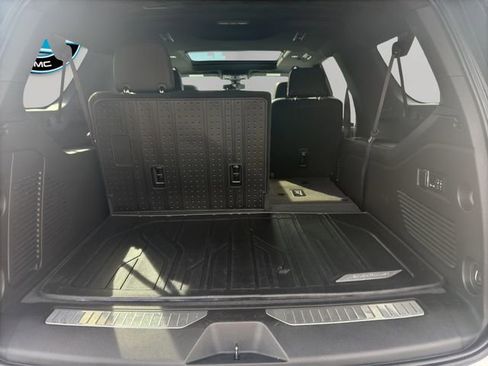 Used 2022 Chevrolet Suburban RST w/ Luxury Package image 27