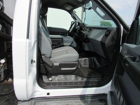 Used 2016 Ford F550 2WD Regular Cab Super Duty image 12