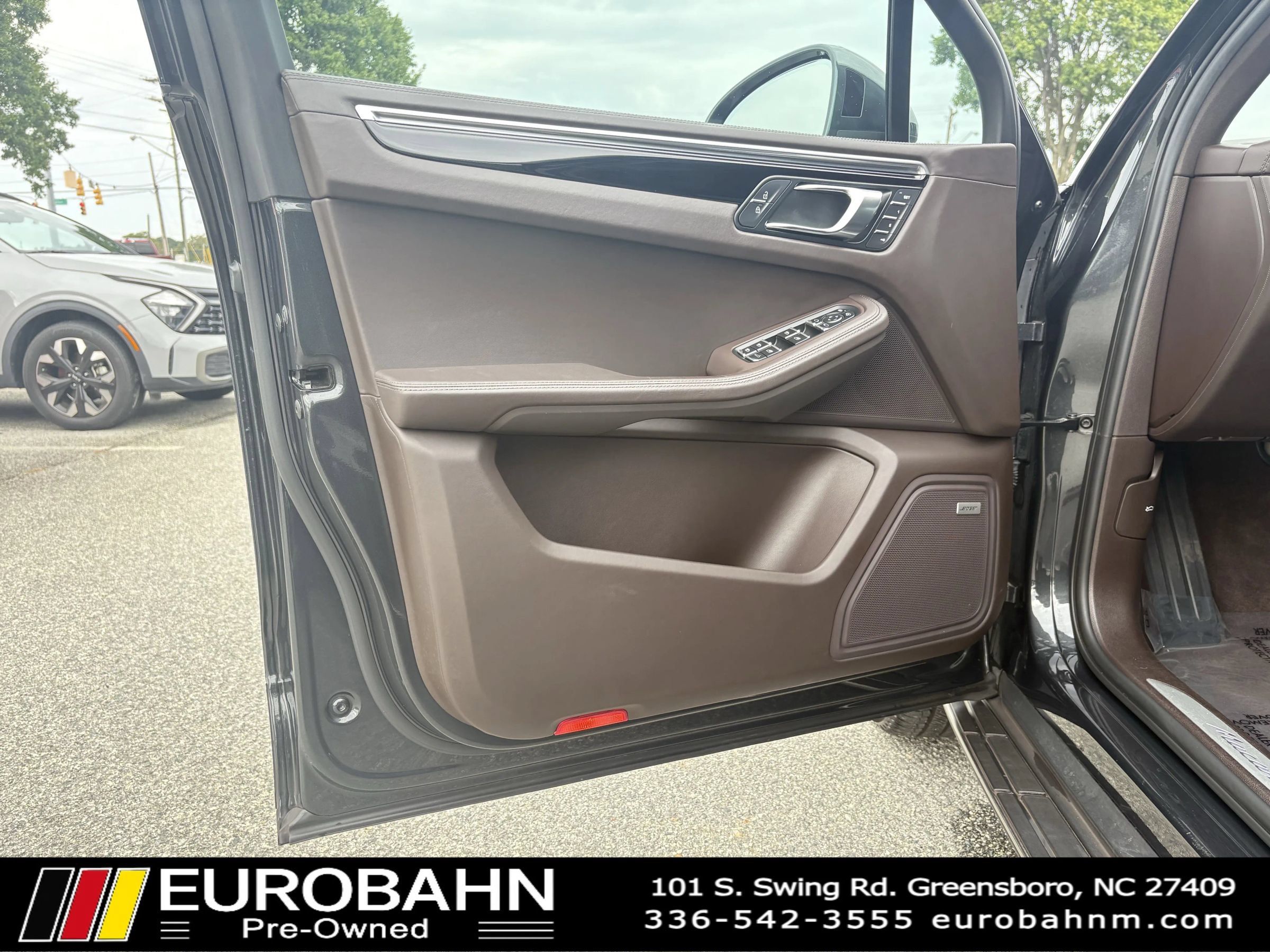 Used 2021 Porsche Macan S AWD/4WD image 9
