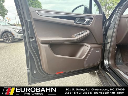 Used 2021 Porsche Macan S AWD/4WD image 9