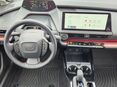 Used 2025 Toyota Prius Plug-In Hybrid image 31