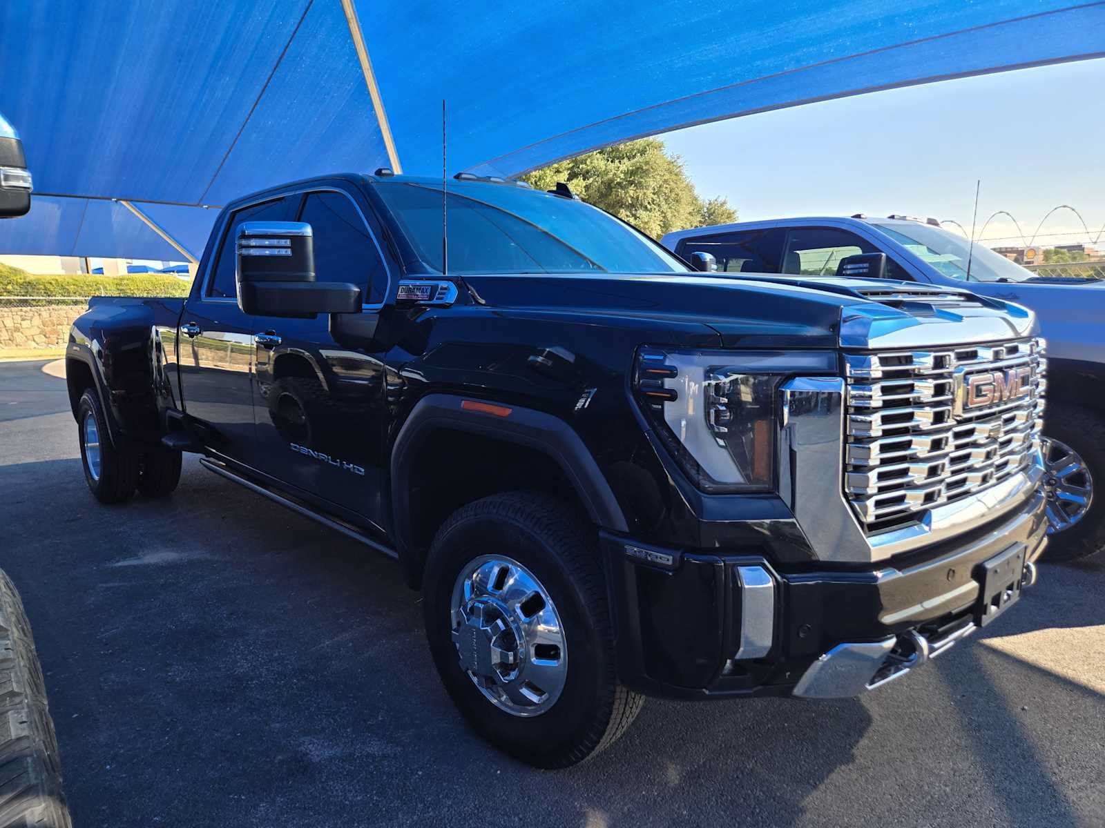 Used 2024 GMC Sierra 3500 Denali w/ Denali Reserve Package AWD/4WD image 2