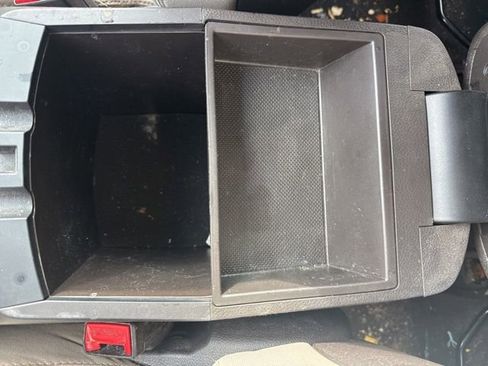 Used 2018 Hyundai Santa Fe SE w/ Cargo Package image 28