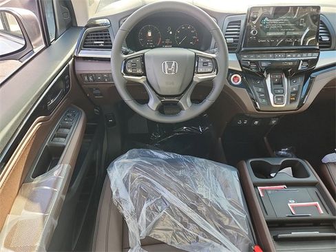 New 2026 Honda Odyssey Touring image 11