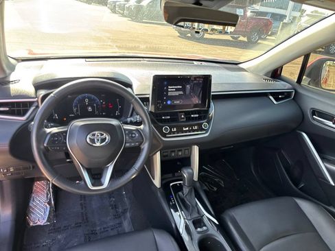 Used 2024 Toyota Corolla Cross XLE w/ Convenience Package AWD/4WD image 20