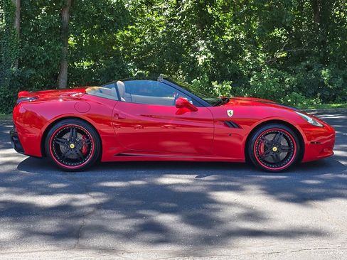 Used 2009 Ferrari California RWD image 7