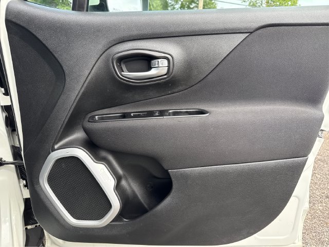 Used 2021 Jeep Renegade Latitude AWD/4WD image 25