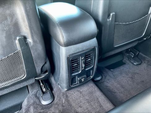 Used 2018 Jeep Grand Cherokee Altitude AWD/4WD image 10