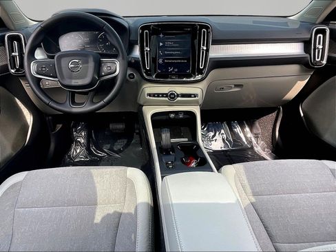 Used 2020 Volvo XC40 T5 Momentum w/ Protection Package Premier AWD/4WD image 7